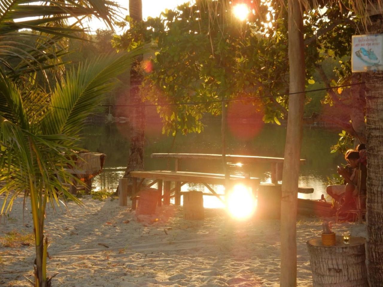 Sandbank Restaurant & Camping Koh Rong Kaoh Touch Exterior photo